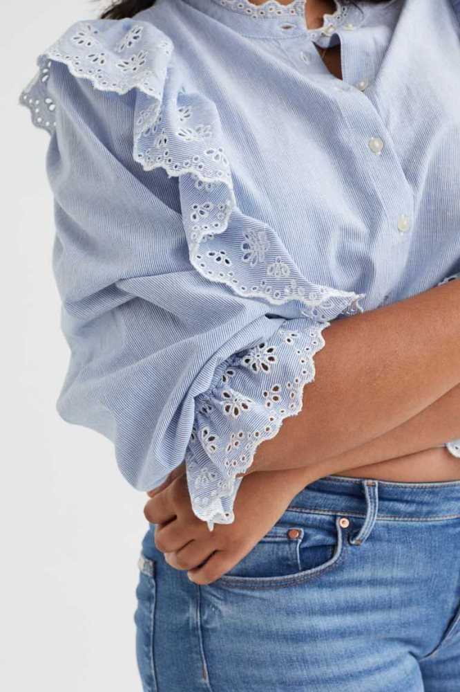 H&M Broderie-detail flounced Bluse Damen Hellblau | 2895-ZPVCU