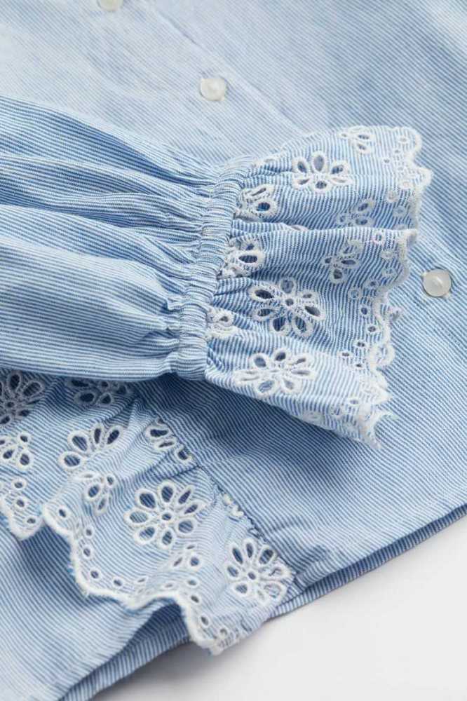 H&M Broderie-detail flounced Bluse Damen Hellblau | 2895-ZPVCU